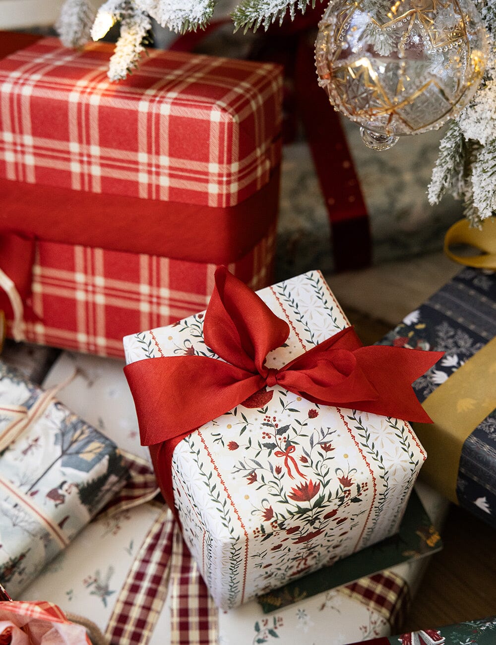 Gift Wrap Roll 30m - Festive Florals