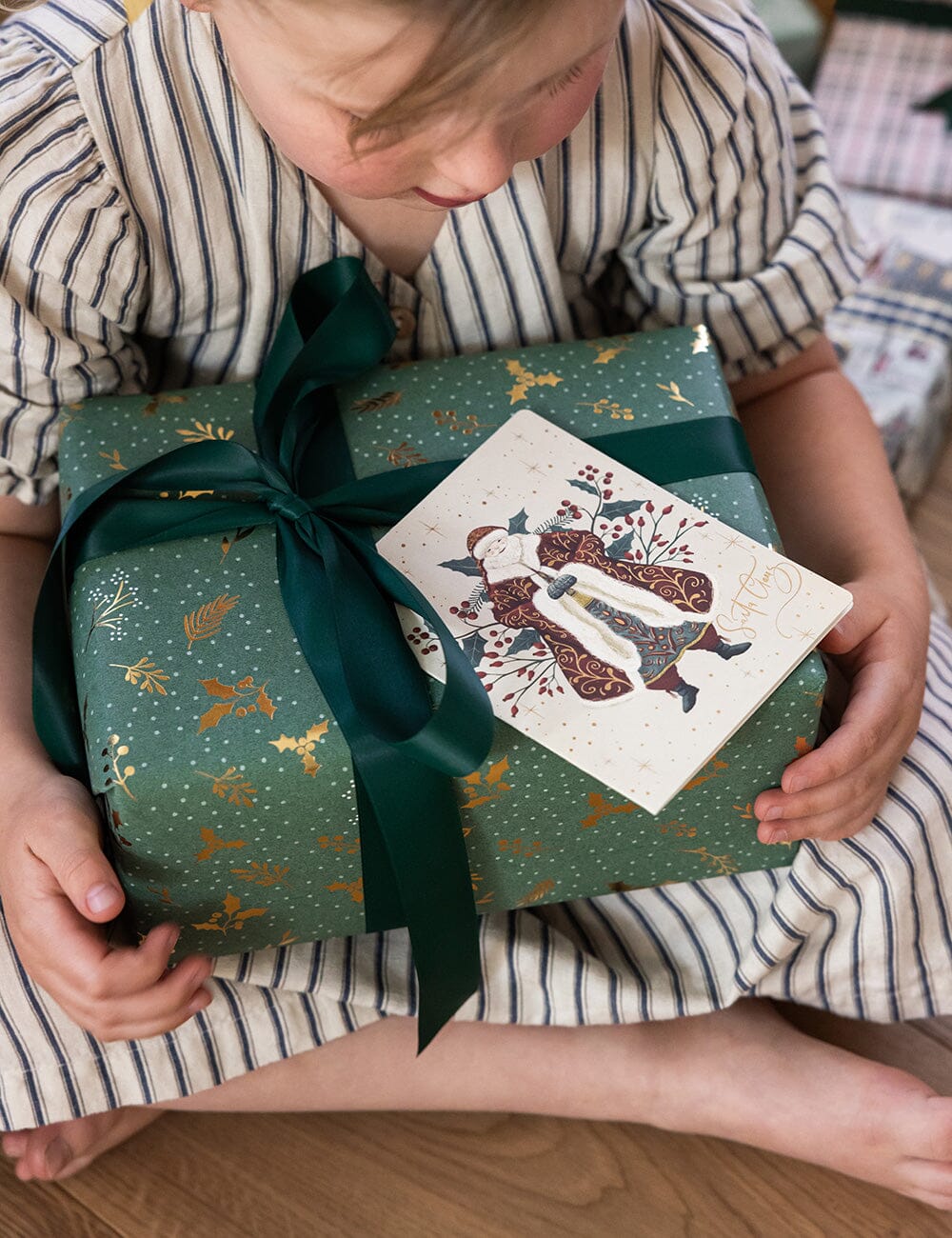 Gift Wrap Roll 30m - Golden Holly (Gold Foil)