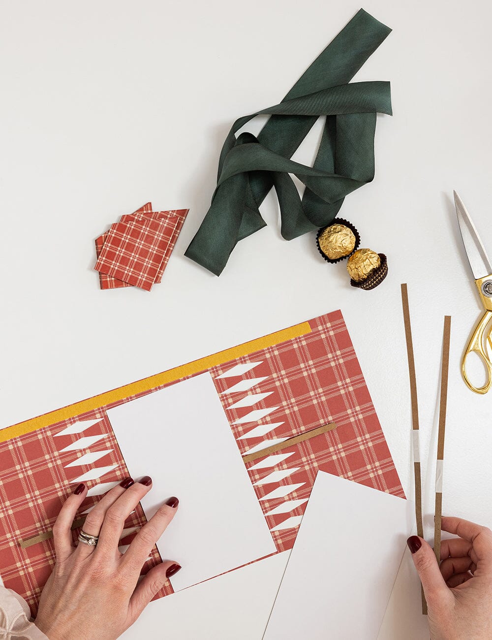 10 Pack Christmas Cracker Kit - Heirloom Holly Christmas