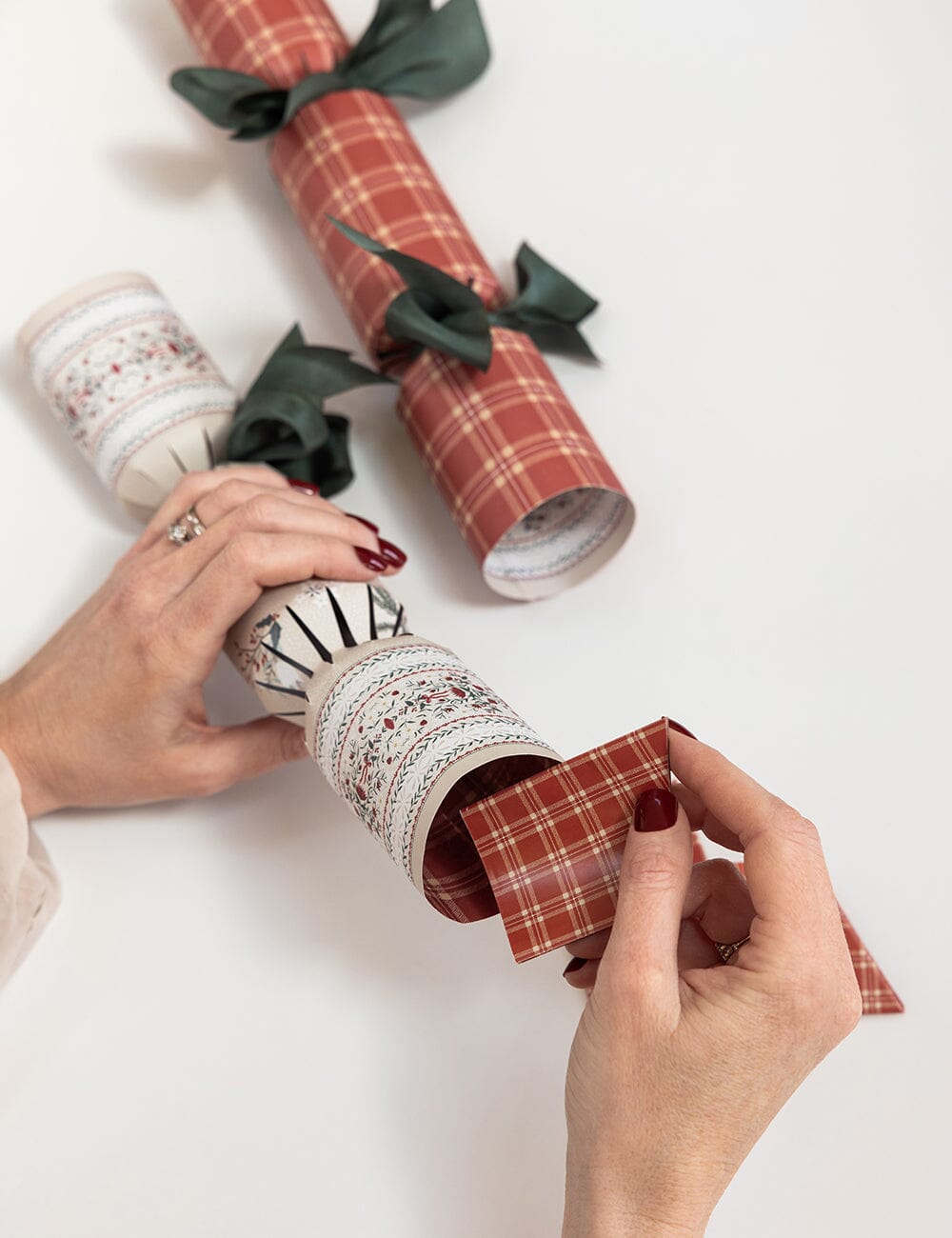 10 Pack Christmas Cracker Kit - Heirloom Holly Christmas