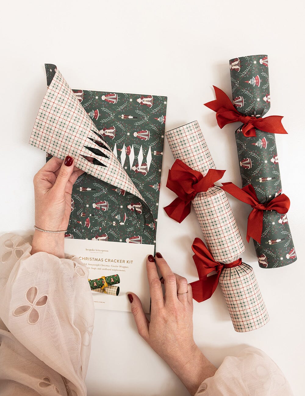 10 Pack Christmas Cracker Kit - Mr & Mrs Claus