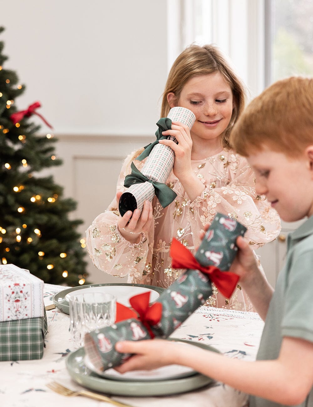 10 Pack Christmas Cracker Kit - Mr & Mrs Claus