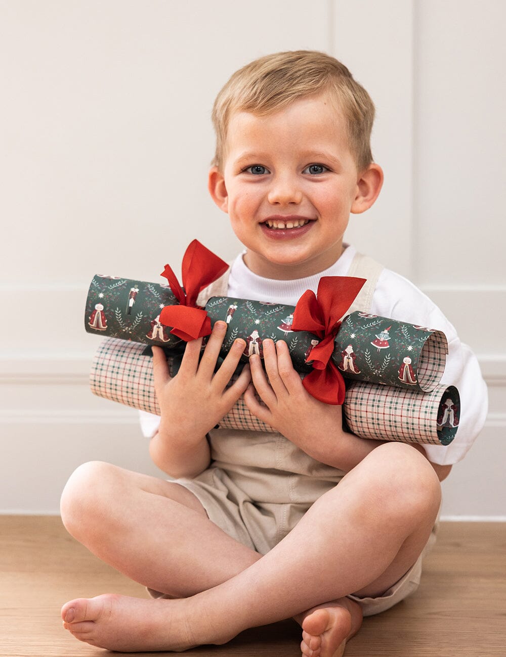 10 Pack Christmas Cracker Kit - Mr & Mrs Claus