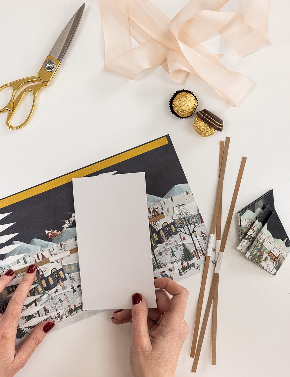 10 Pack Christmas Cracker Kit - The Christmas Village