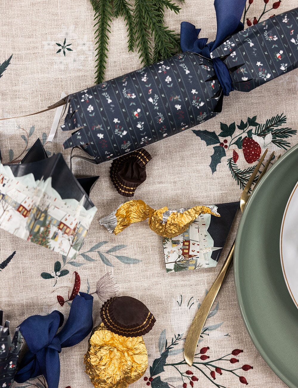 10 Pack Christmas Cracker Kit - The Christmas Village