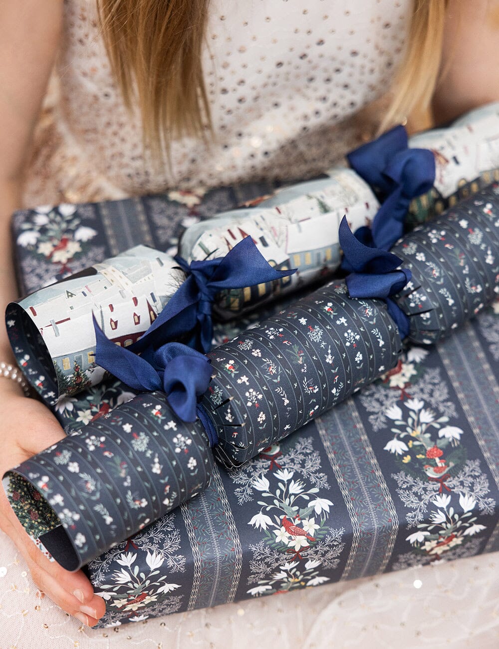 10 Pack Christmas Cracker Kit - The Christmas Village