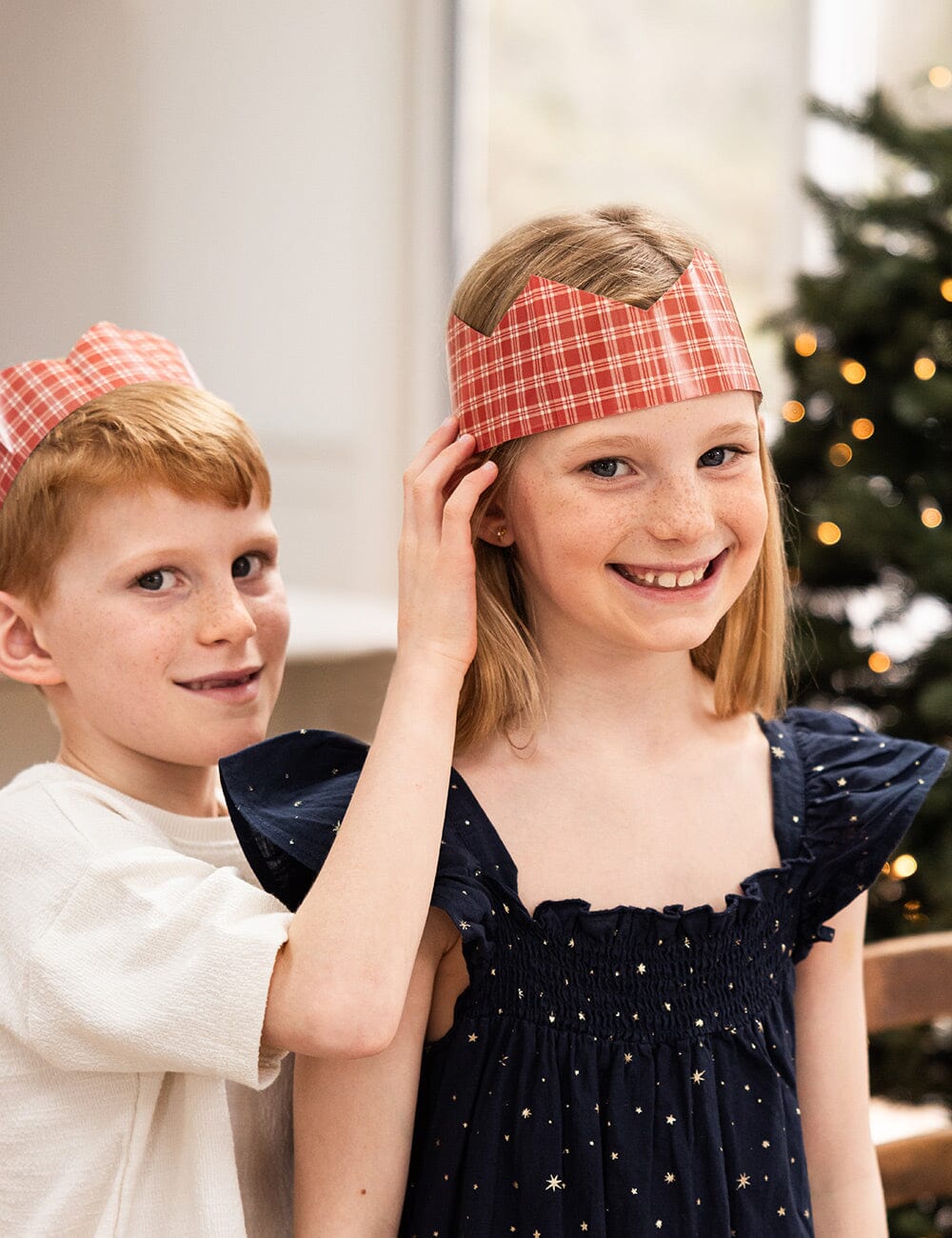 10 Pack Christmas Paper Crown Hats - Heirloom Holly Christmas