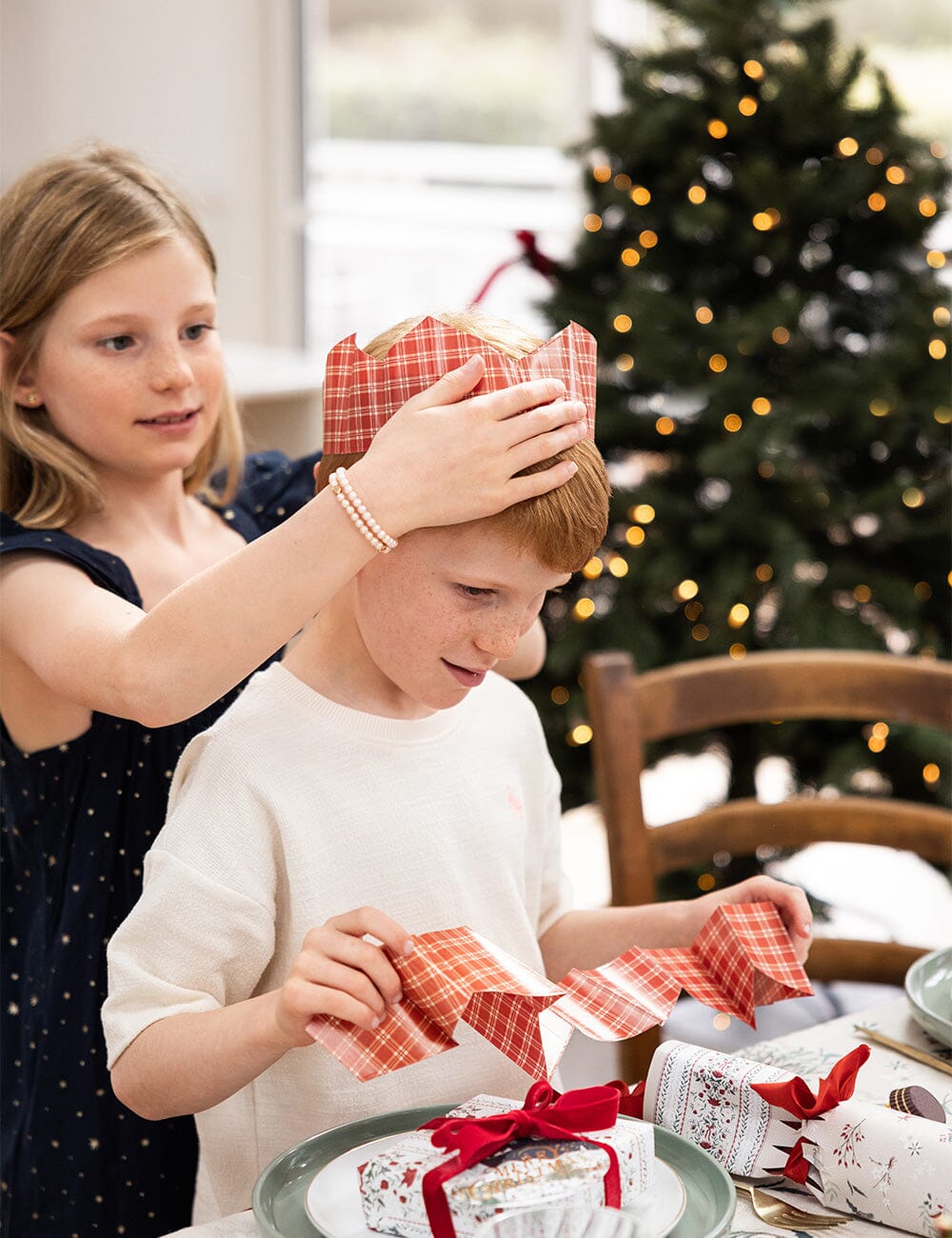 10 Pack Christmas Paper Crown Hats - Heirloom Holly Christmas