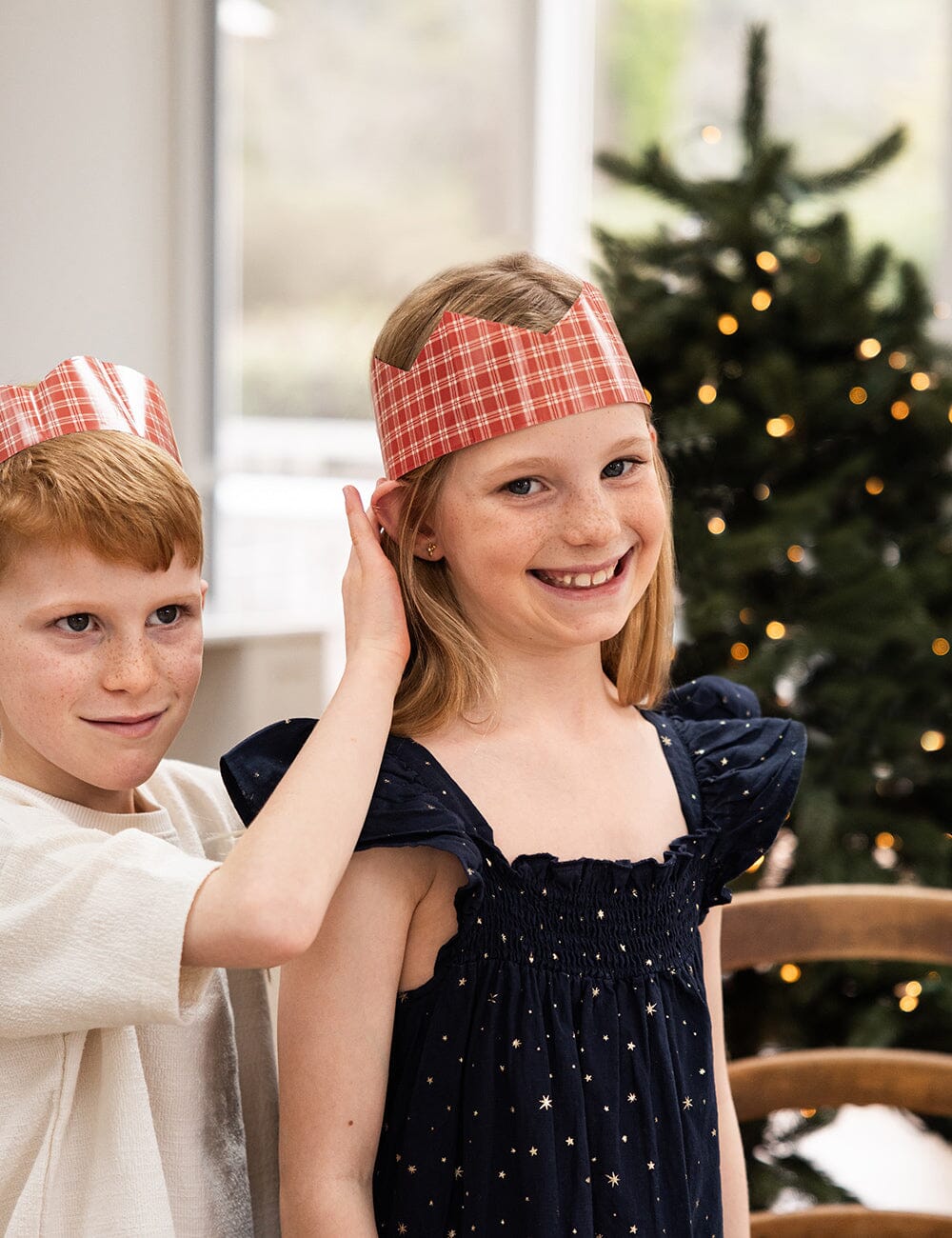 10 Pack Christmas Paper Crown Hats - Heirloom Holly Christmas