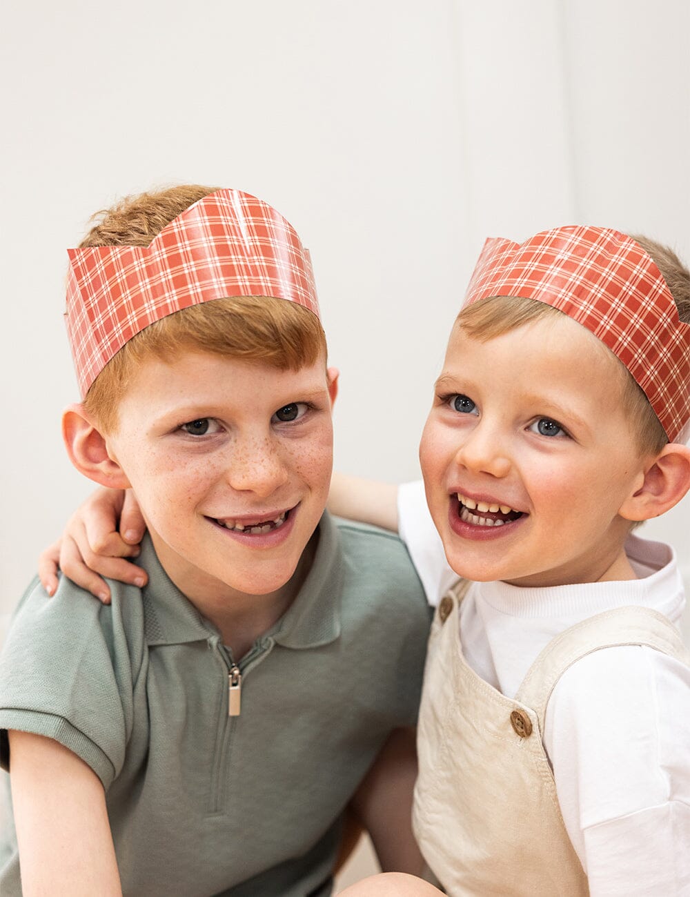 10 Pack Christmas Paper Crown Hats - Heirloom Holly Christmas