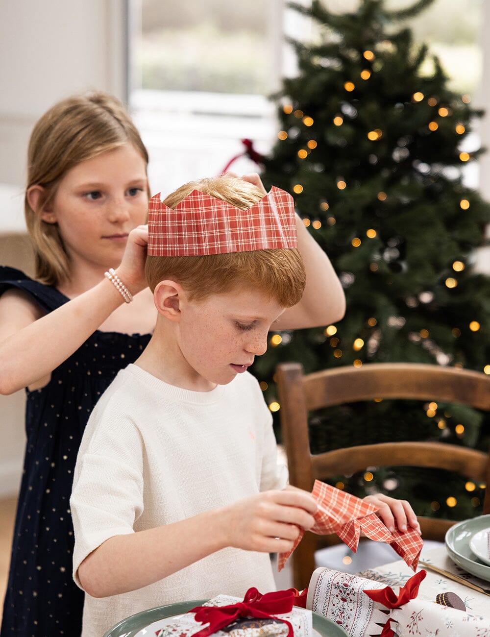 10 Pack Christmas Paper Crown Hats - Heirloom Holly Christmas