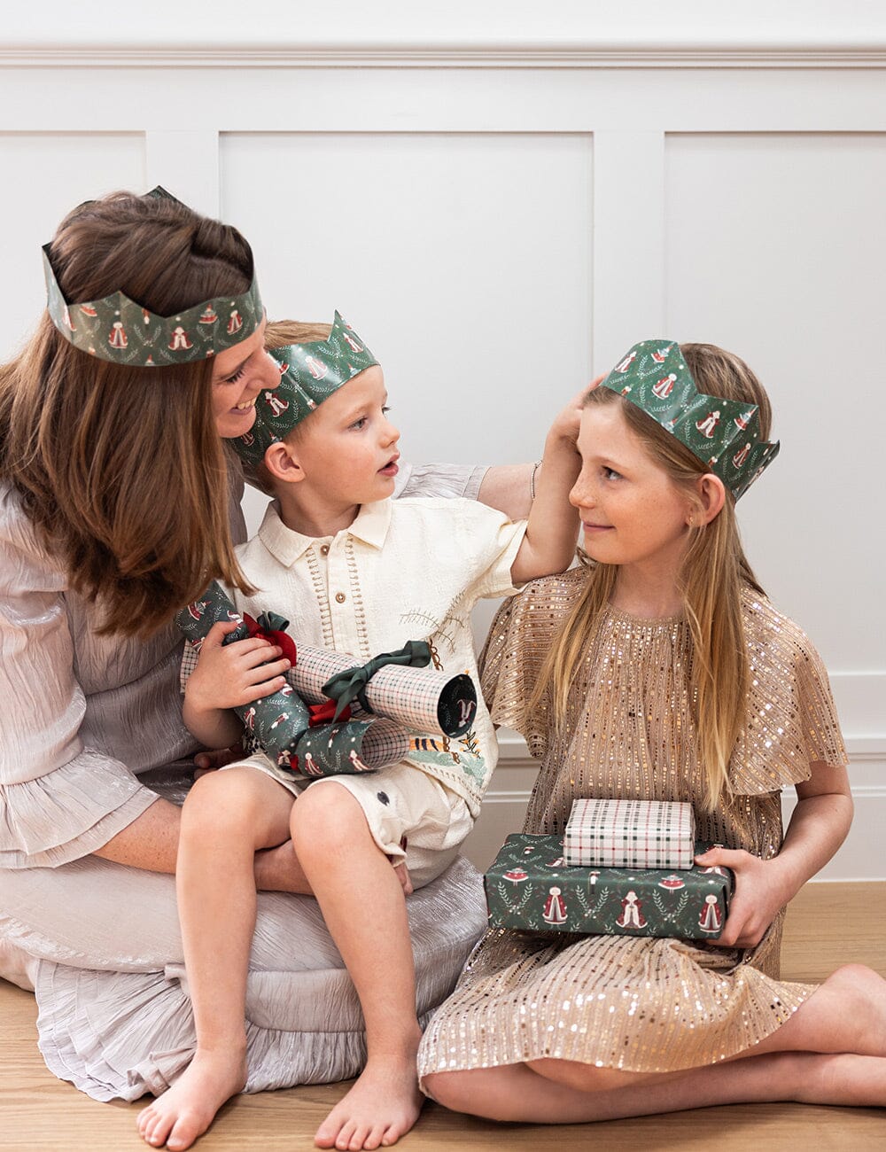 10 Pack Christmas Paper Crown Hats - Mr & Mrs Claus