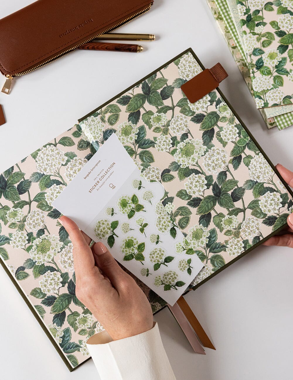 2026 Desktop Linen Bound Planner - Hunter Green