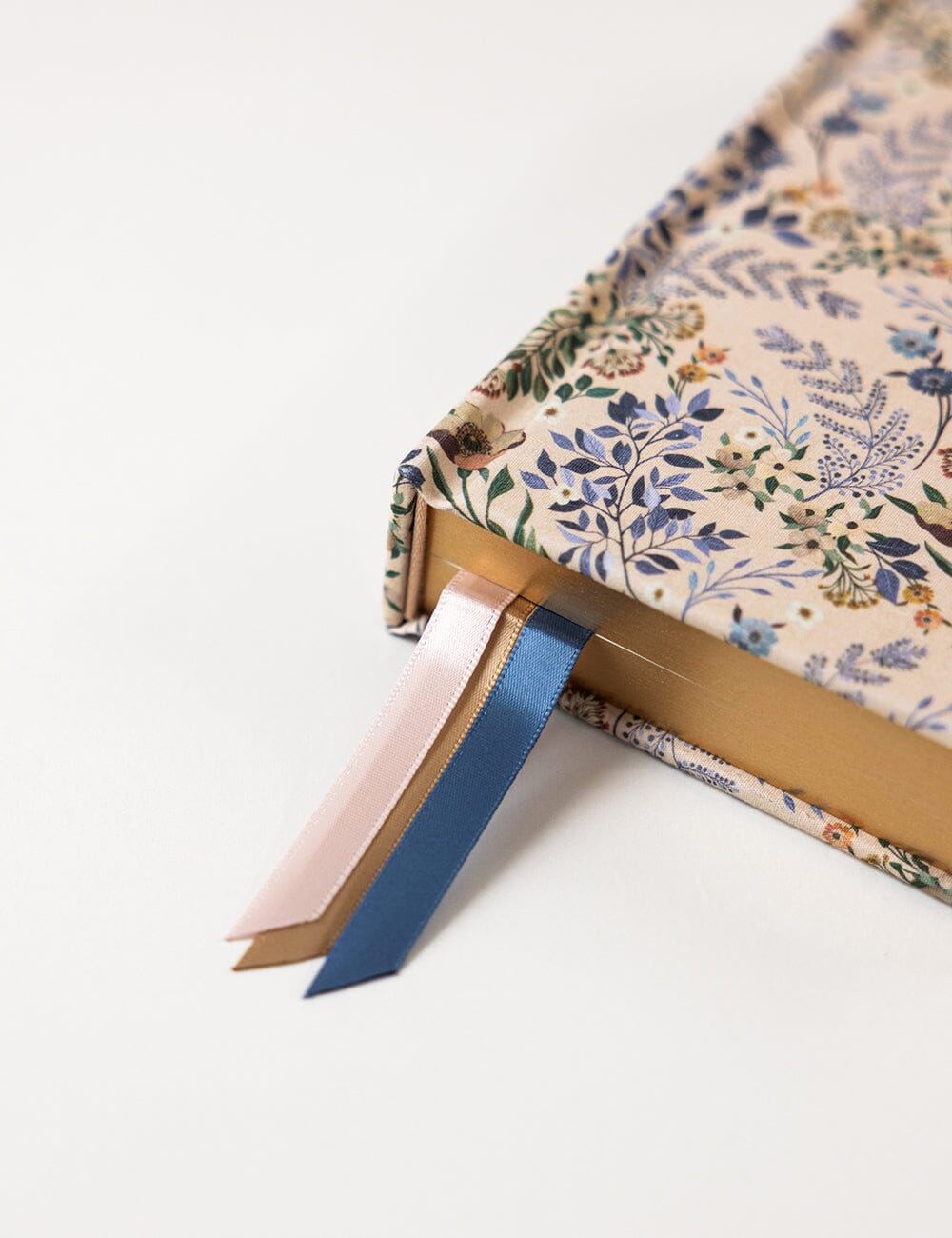 2026 Day to a Page Linen Bound Planner - Bluebuds