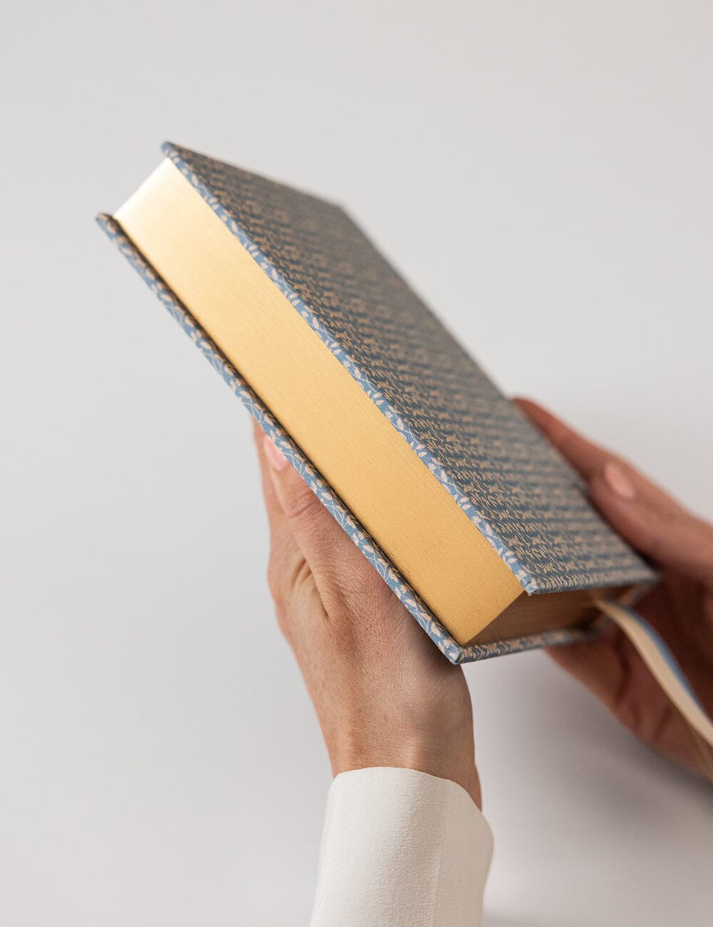 2026 Day to a Page Linen Bound Planner - Frost Bramble