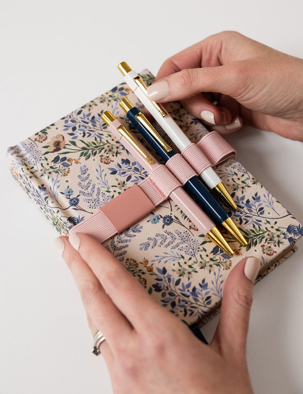 Elastic Book Strap - Tea Rose