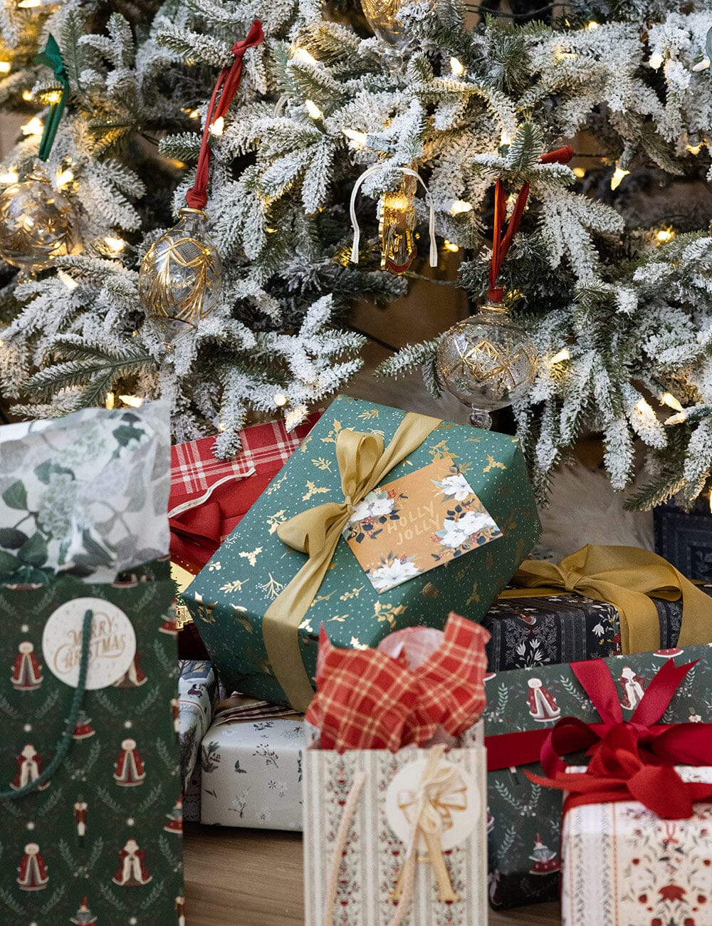 Gift Wrap Roll 3m - Golden Holly (Gold Foil)