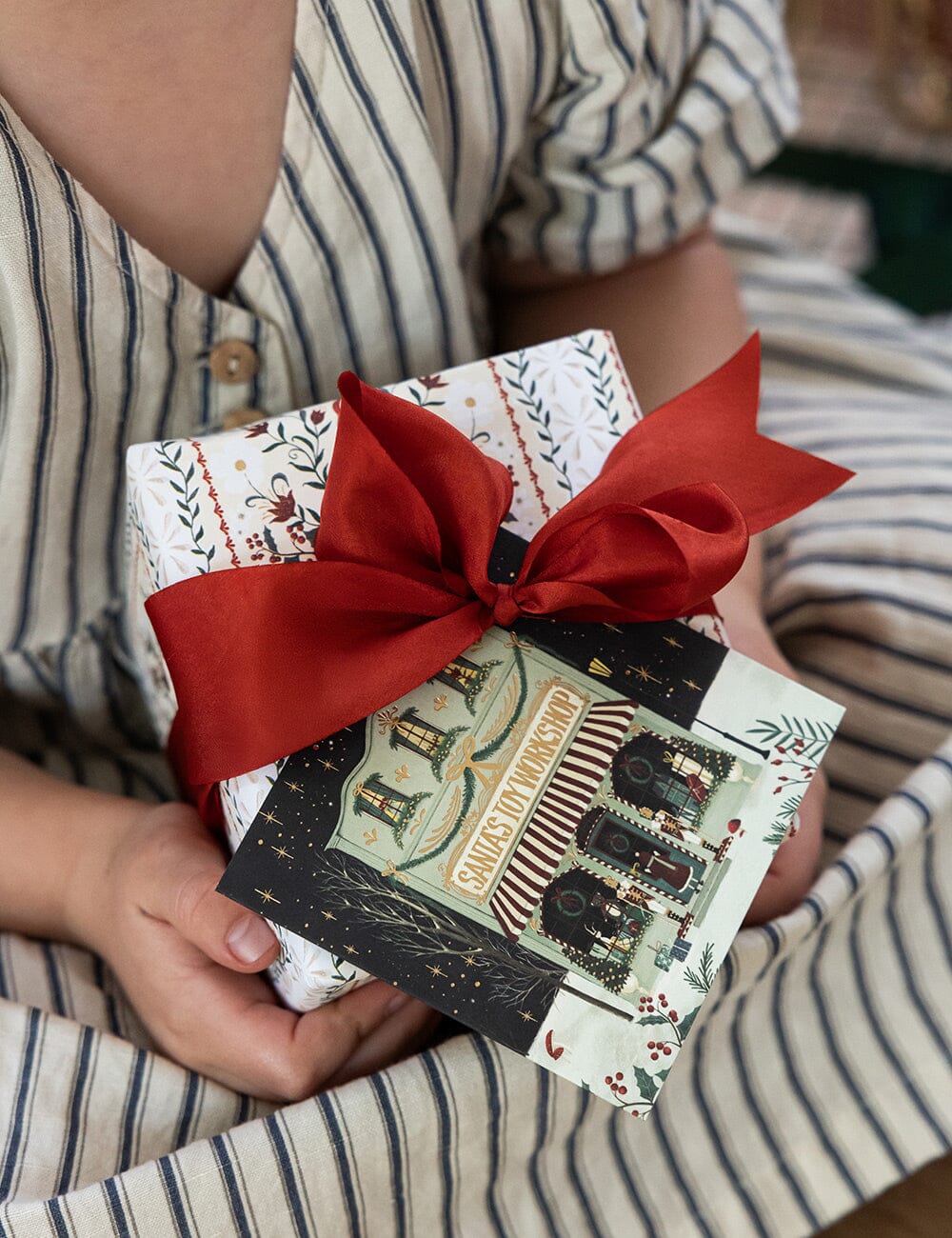 Gift Wrap Roll 30m - Festive Florals