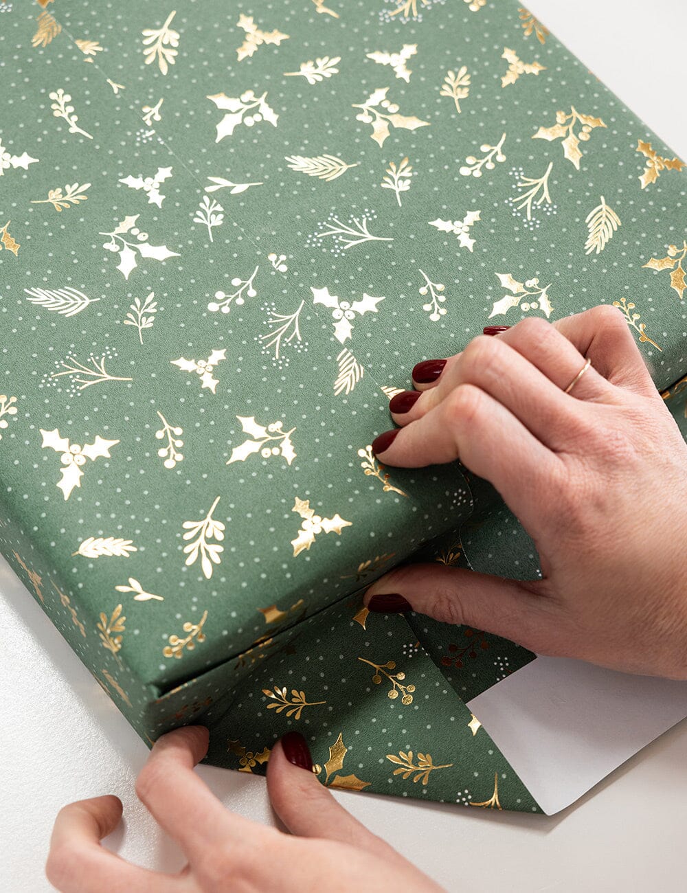 Gift Wrap Roll 30m - Golden Holly (Gold Foil)