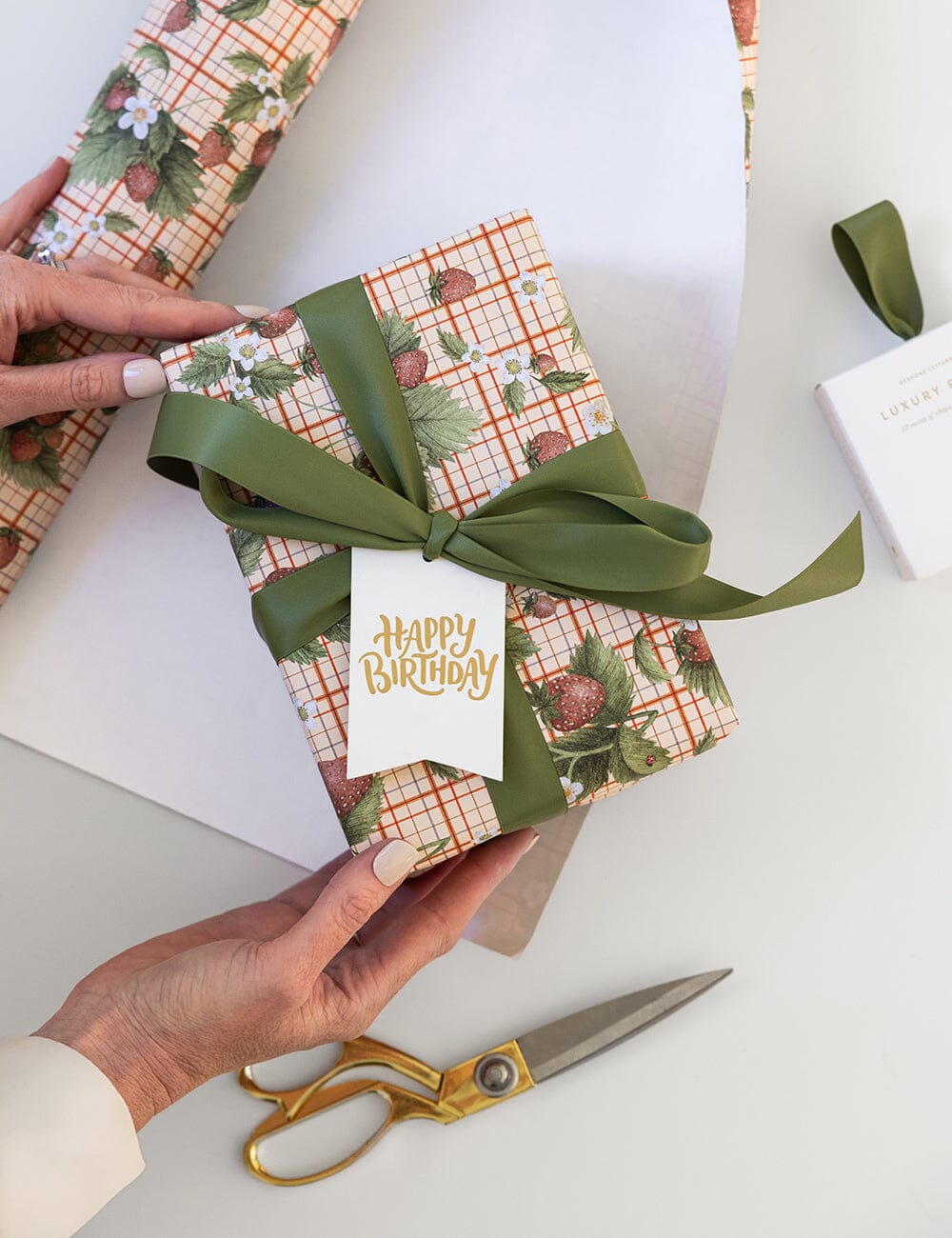 Gift Wrap Roll 30m - Strawberries