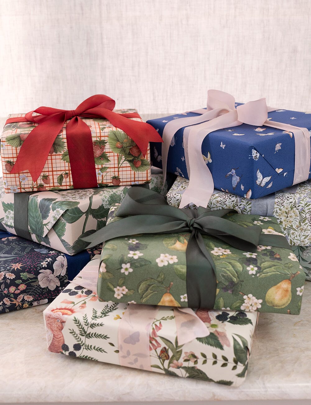 Gift Wrap Roll 30m - Strawberries