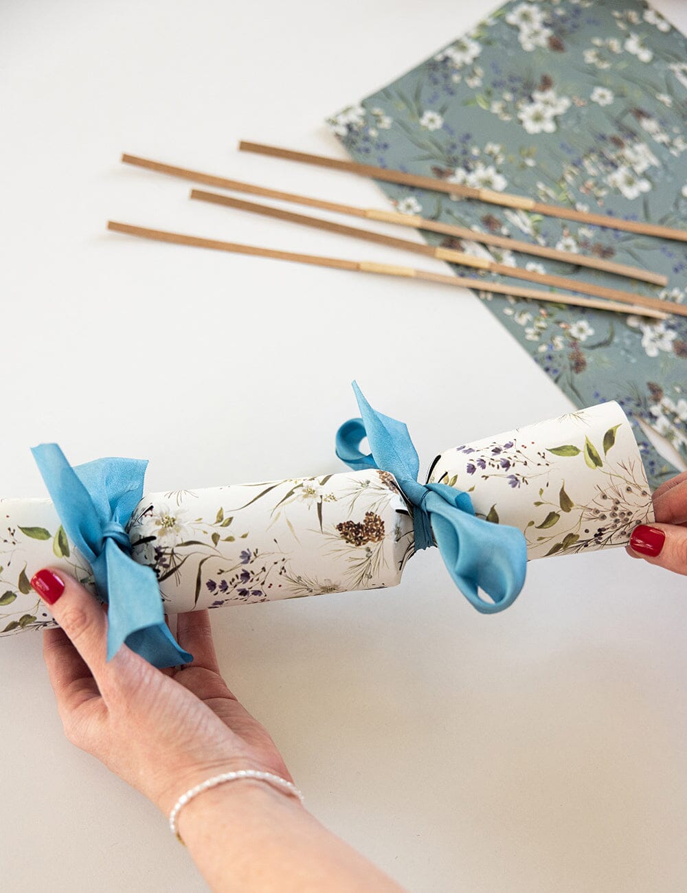 10 Pack Christmas Cracker Kit - A Christmas Garden