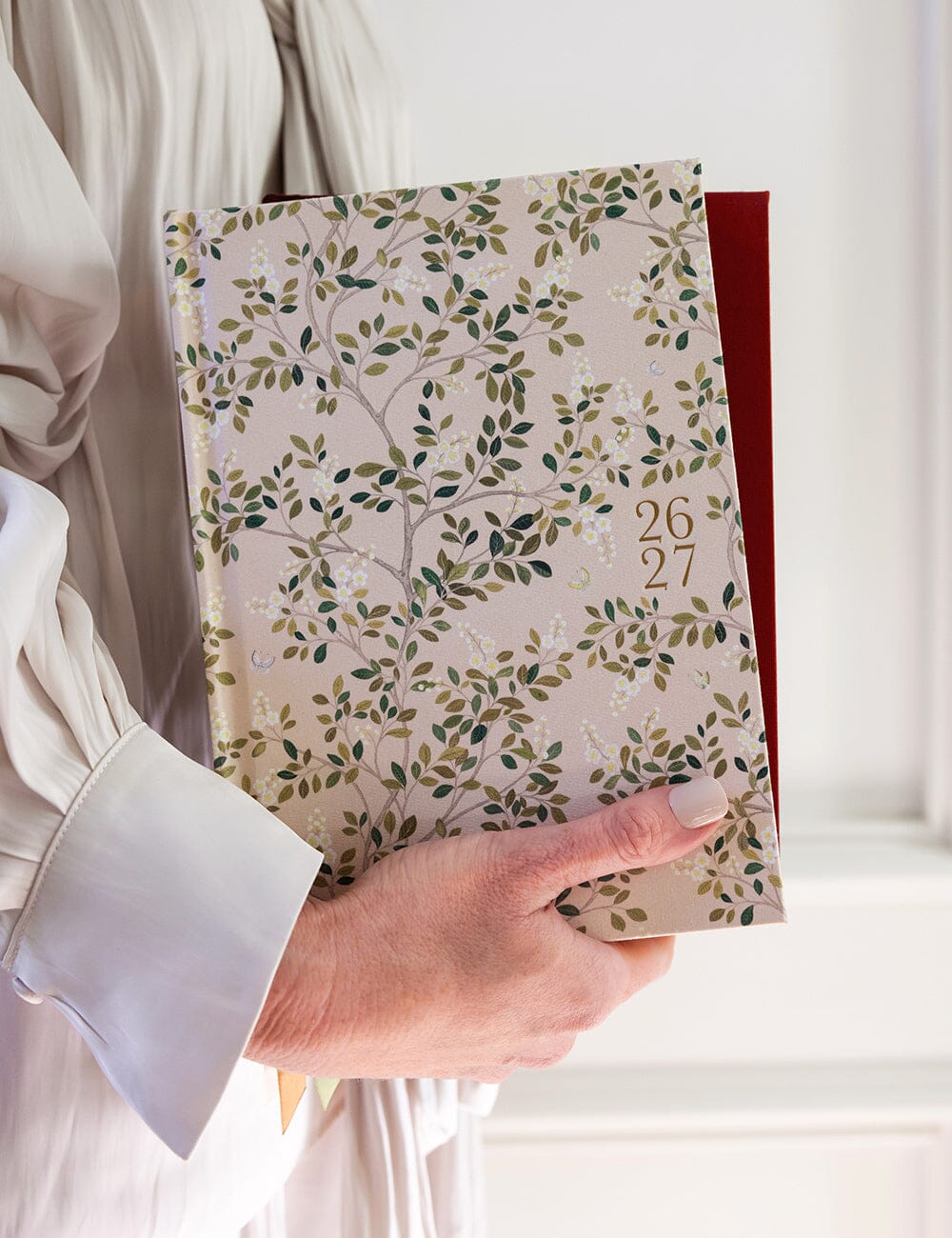 2026–2027 Weekly Financial Year Planner – White Blossoms