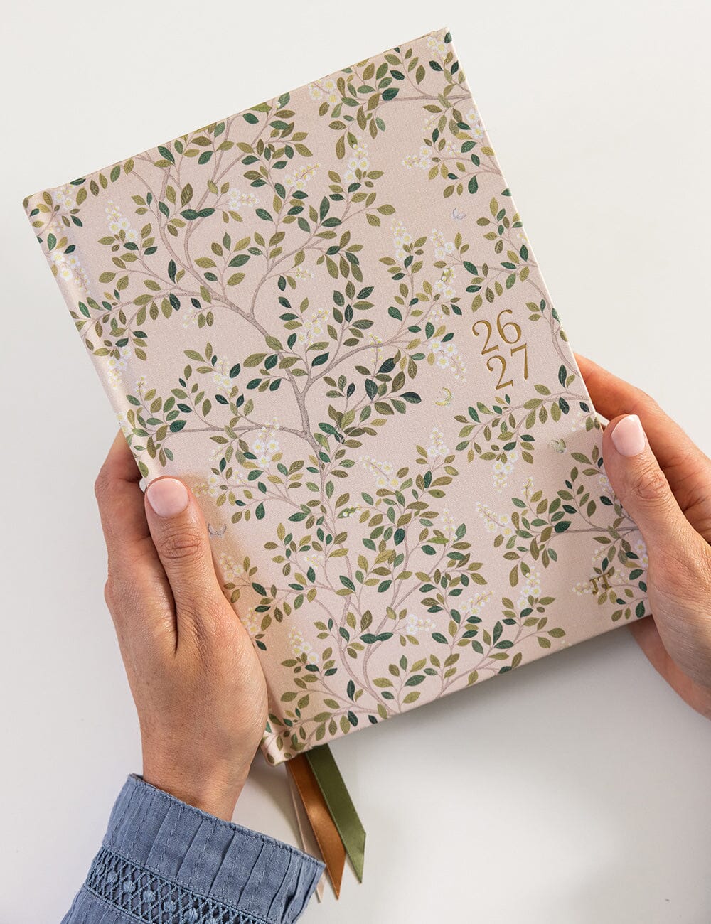 2026–2027 Weekly Financial Year Planner – White Blossoms
