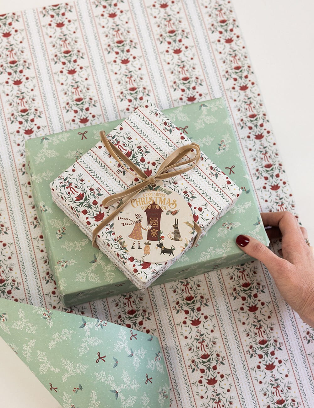 Holly & Bows / Festive Florals Gift Wrap 100pk