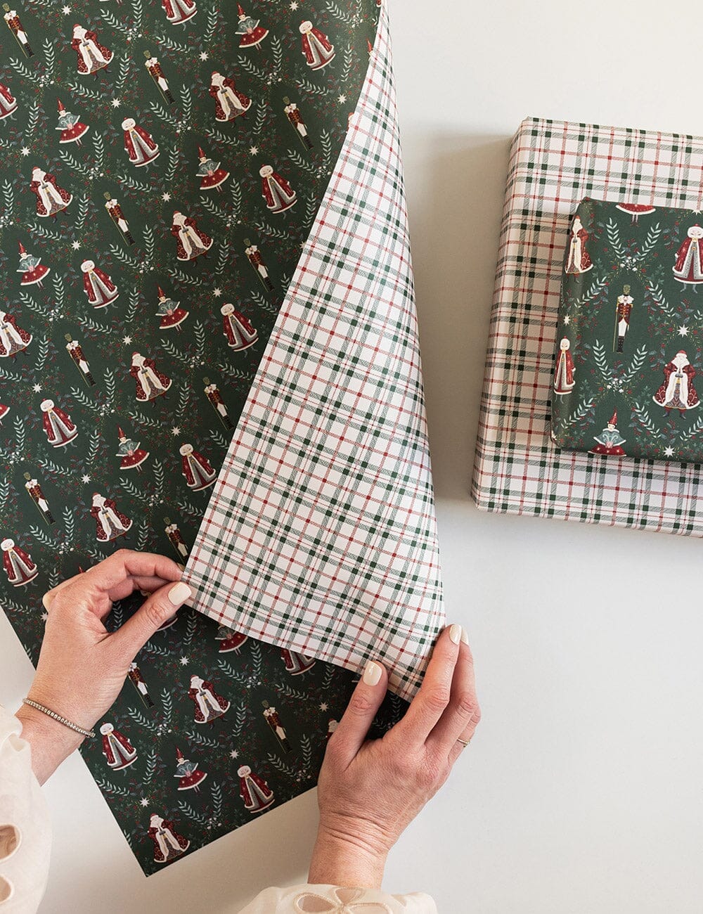 Christmas Plaid / Mr & Mrs Claus - 6pk Gift Wrap Sheets