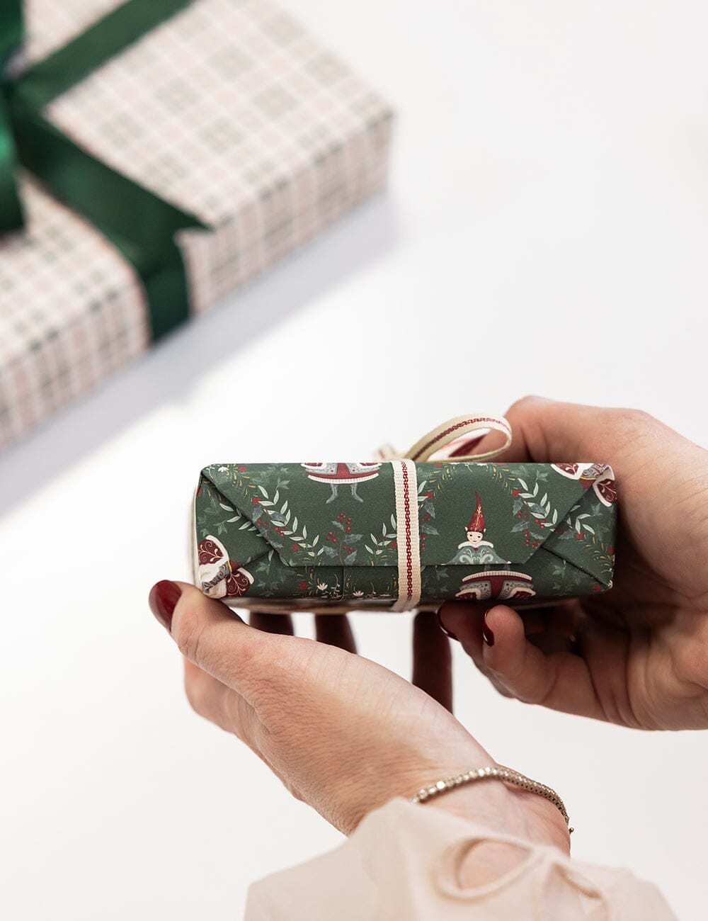 Christmas Plaid / Mr & Mrs Claus Gift Wrap 100pk