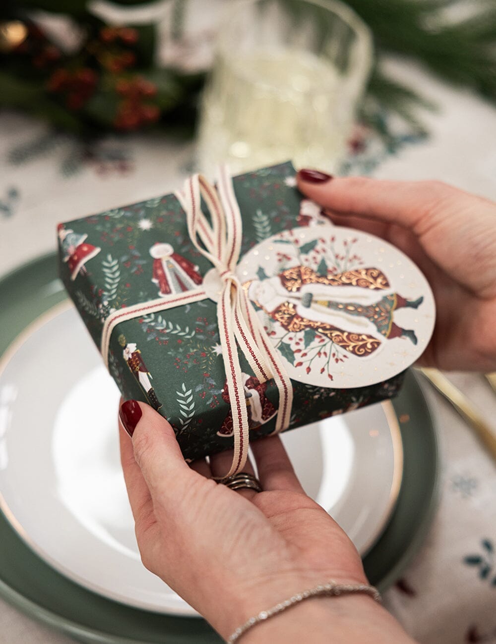 Christmas Plaid / Mr & Mrs Claus - 6pk Gift Wrap Sheets