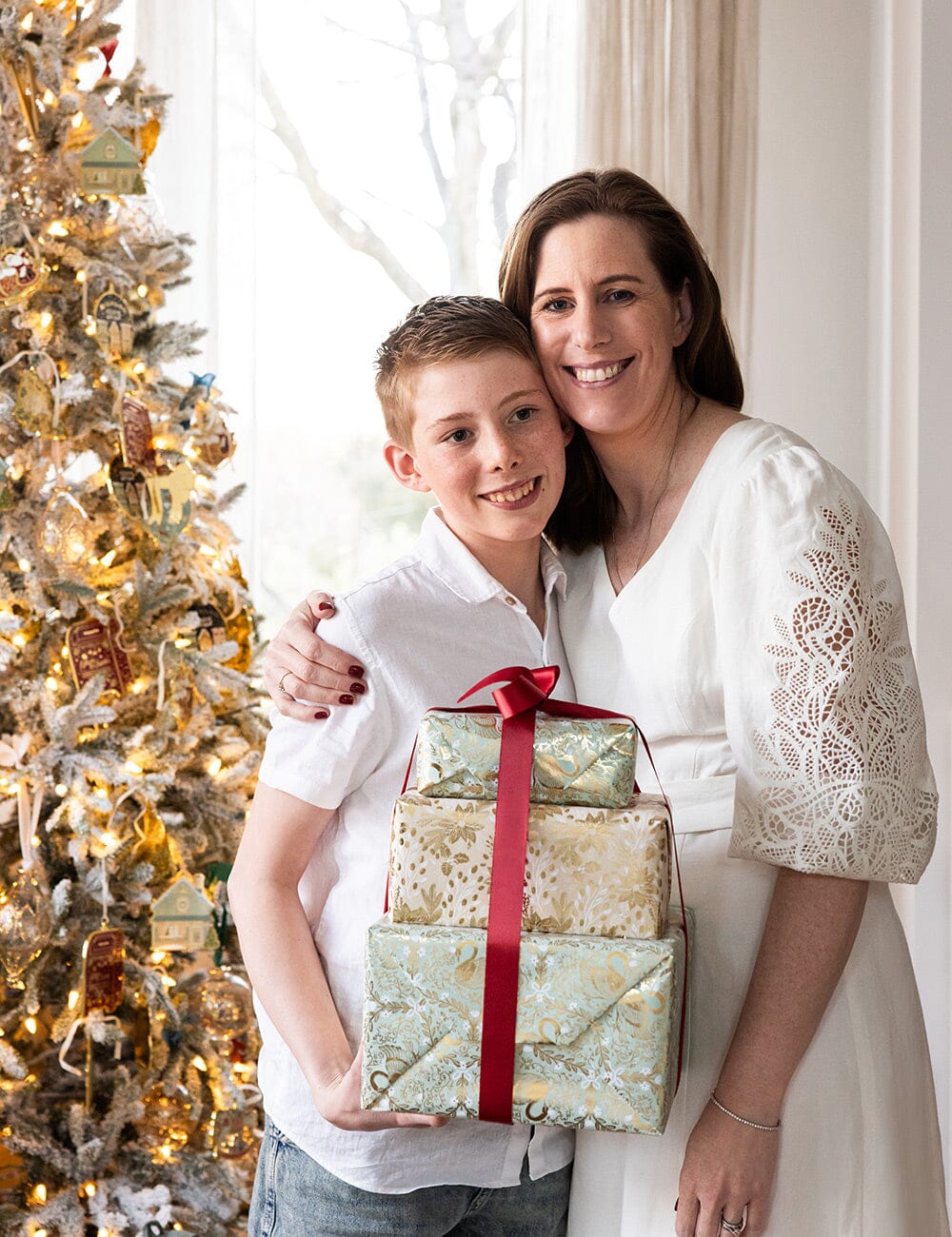 Gift Wrap Roll 3m - Christmas Holly (Champagne with Gold Foil)