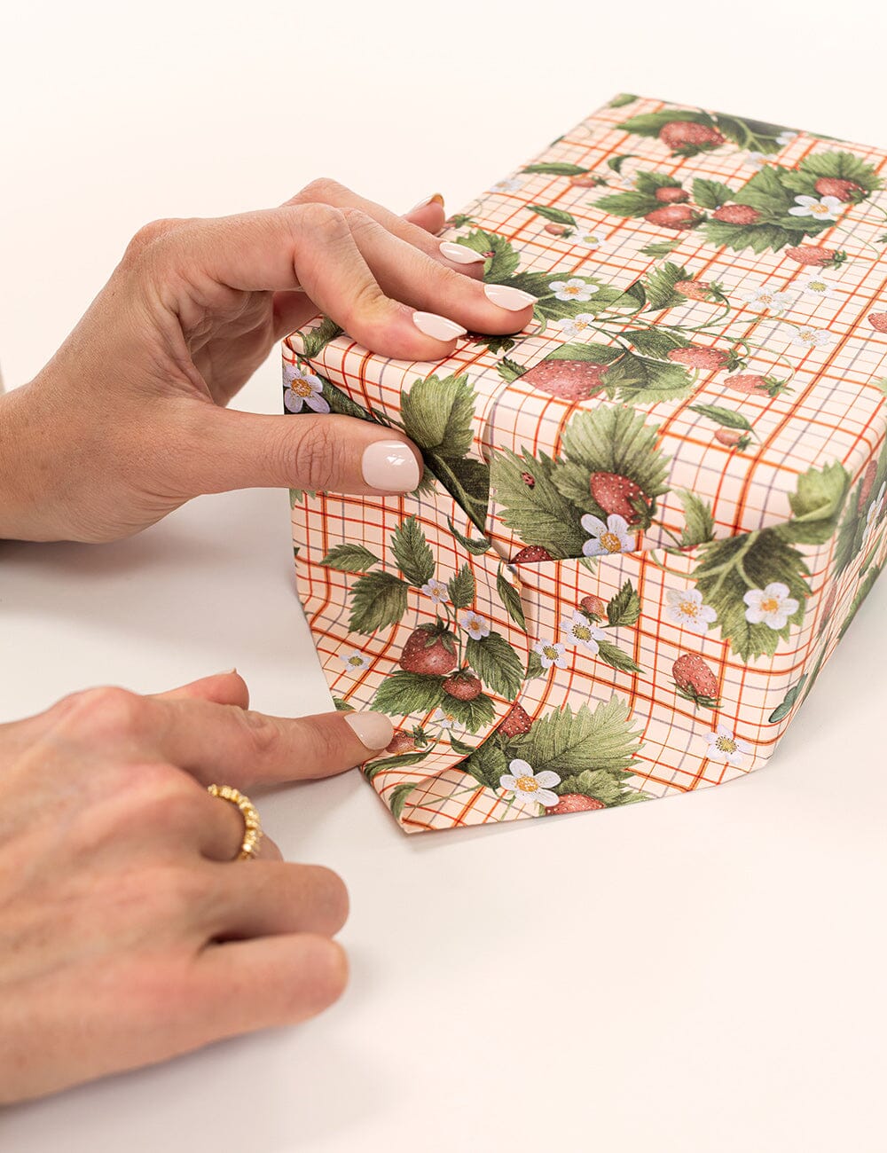 Gift Wrap Roll 3m - Strawberries