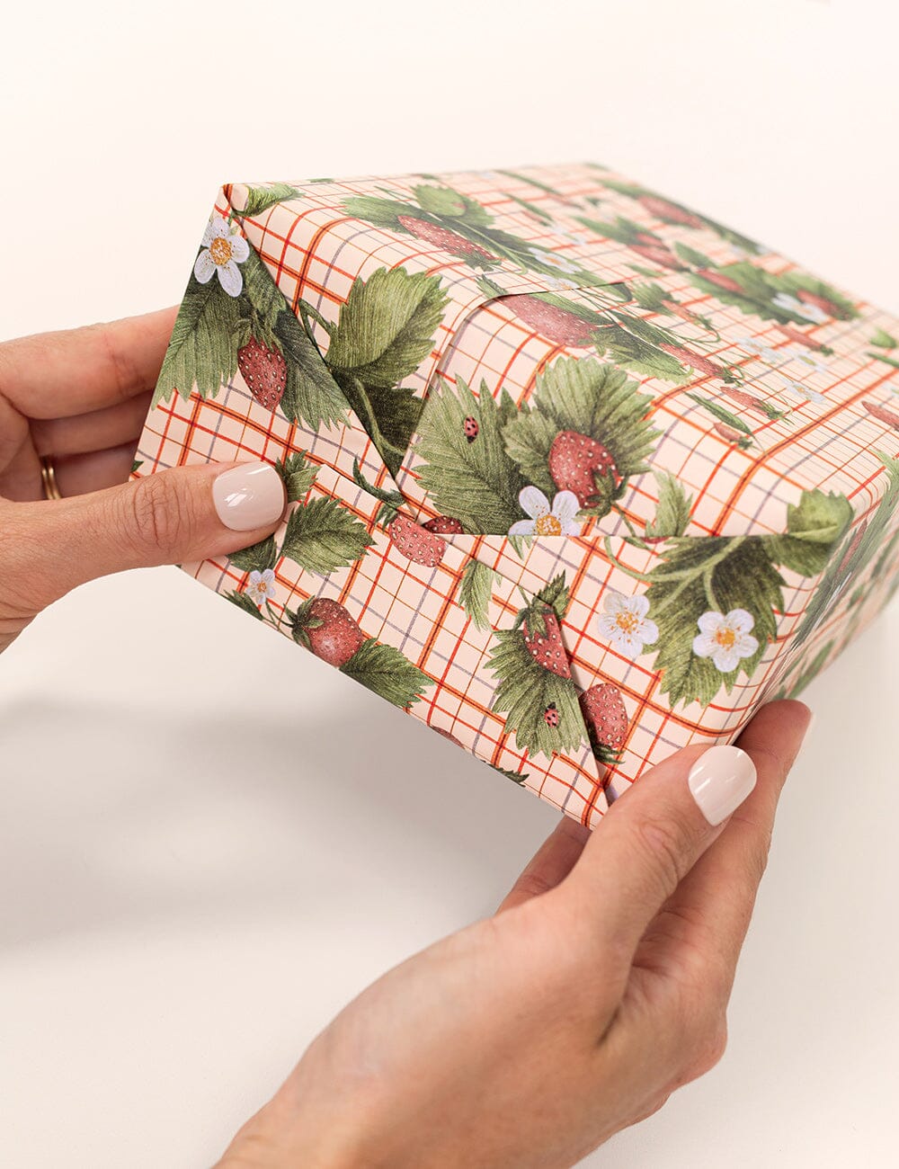 Gift Wrap Roll 3m - Strawberries