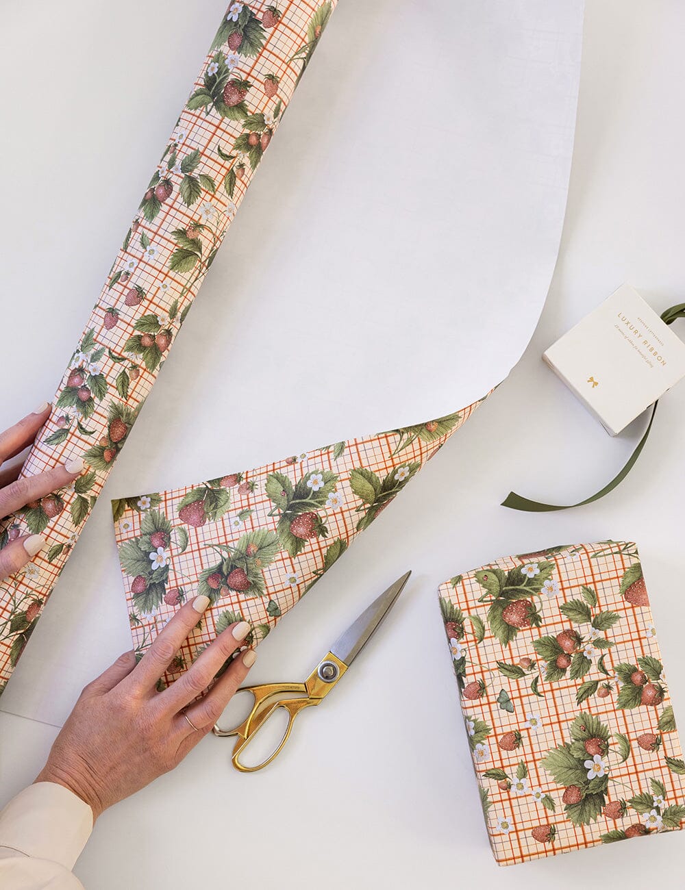 Gift Wrap Roll 3m - Strawberries