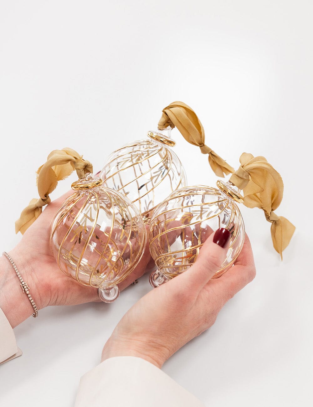 Ornament Glass Round Garland Vine (Gold Ribbon)