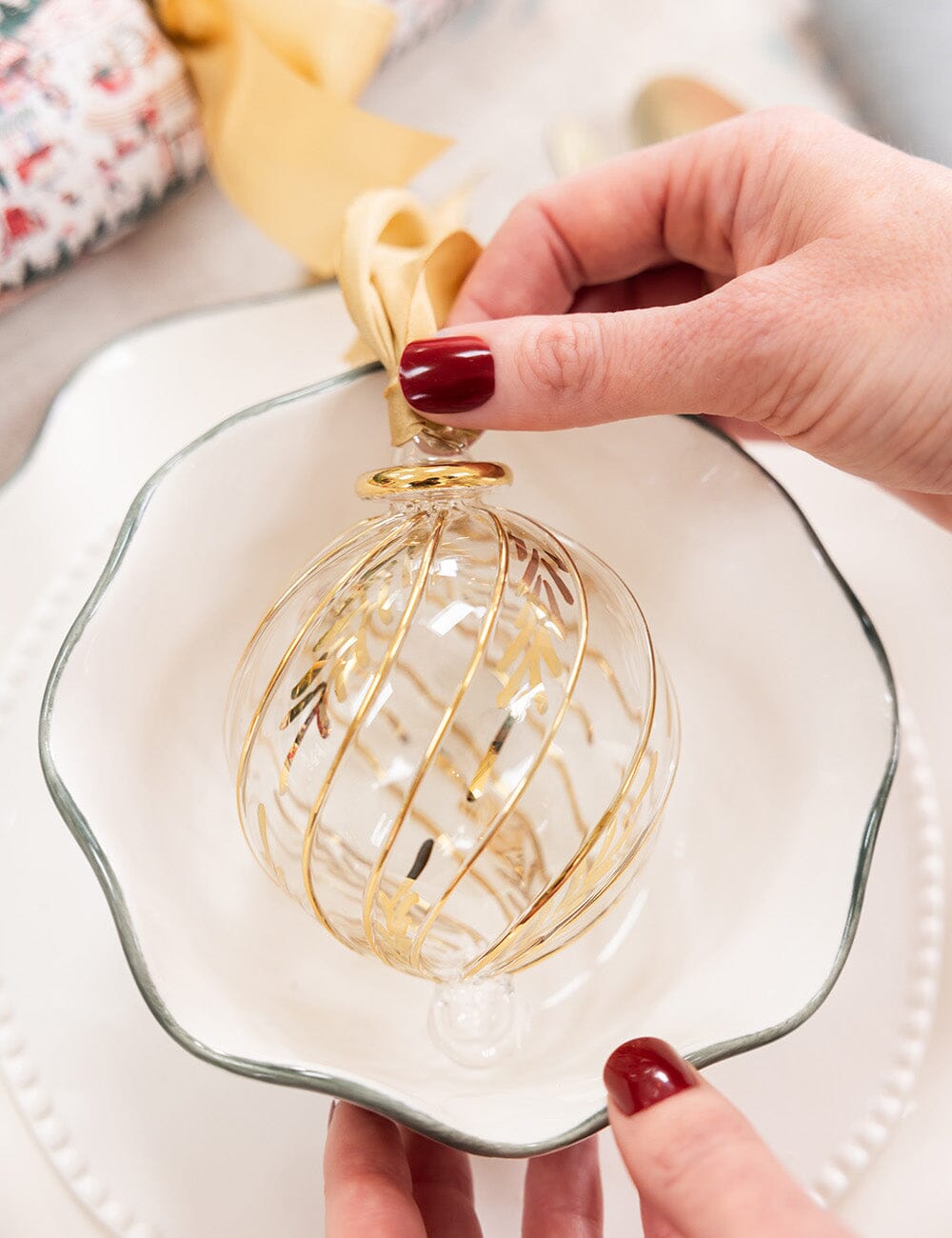 Ornament Glass Round Garland Vine (Gold Ribbon)