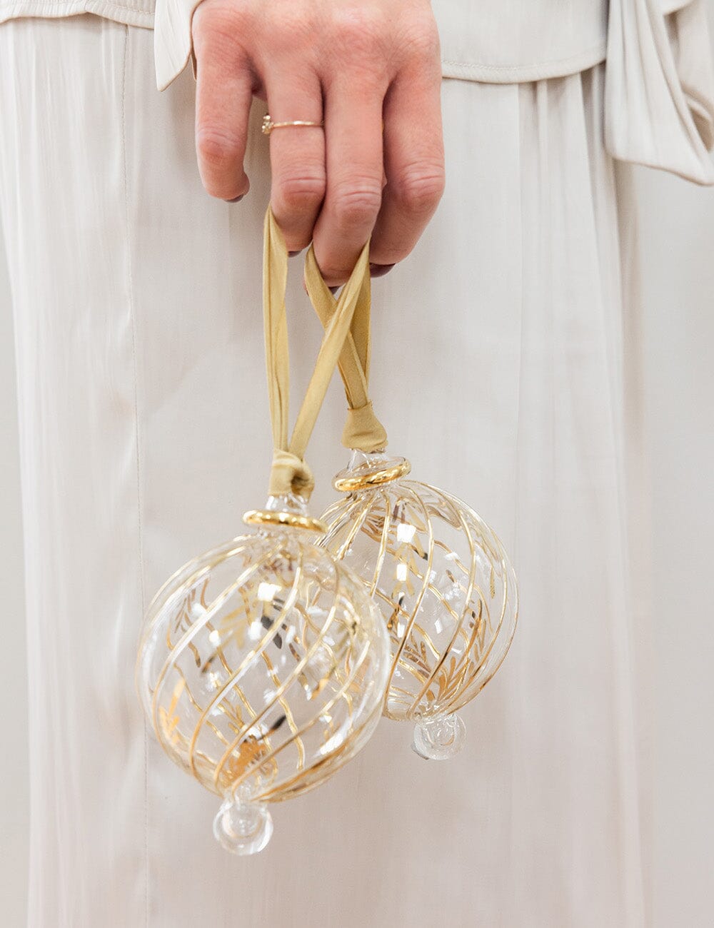 Ornament Glass Round Garland Vine (Gold Ribbon)