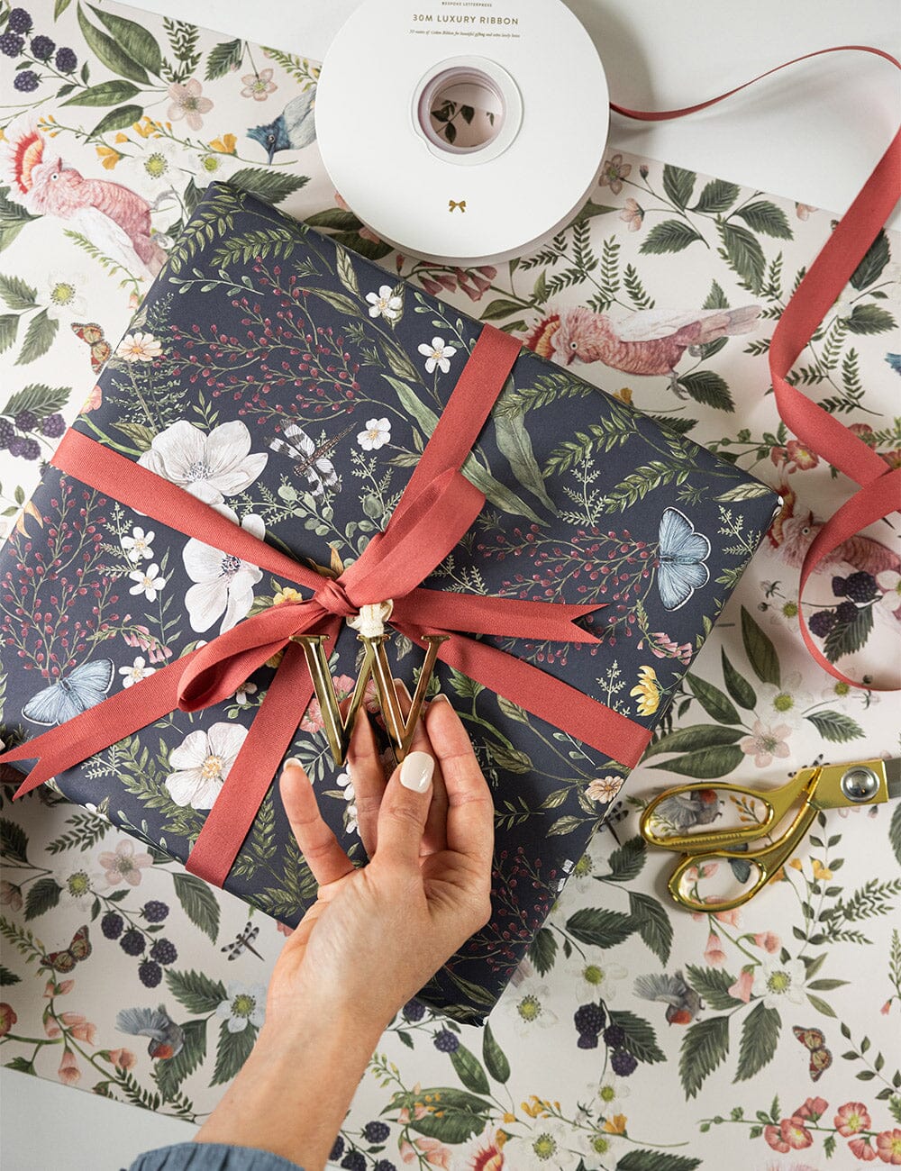 W - Fine Enamel Alphabet Ornament