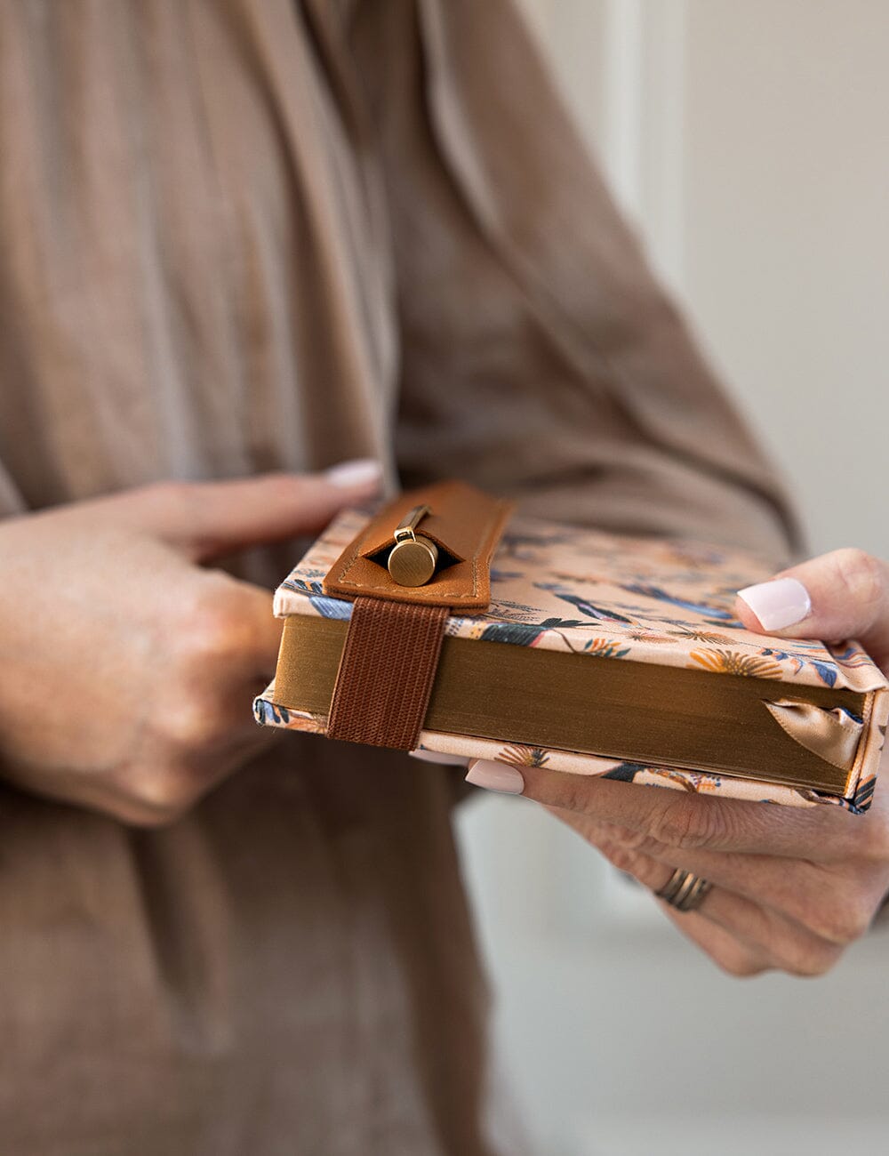 Elastic Pen Holder - Tan