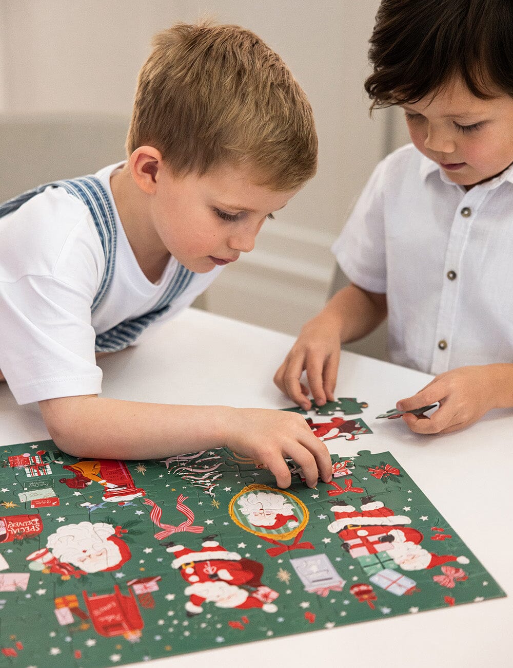 Christmas Santas 100 Piece Kids Puzzle