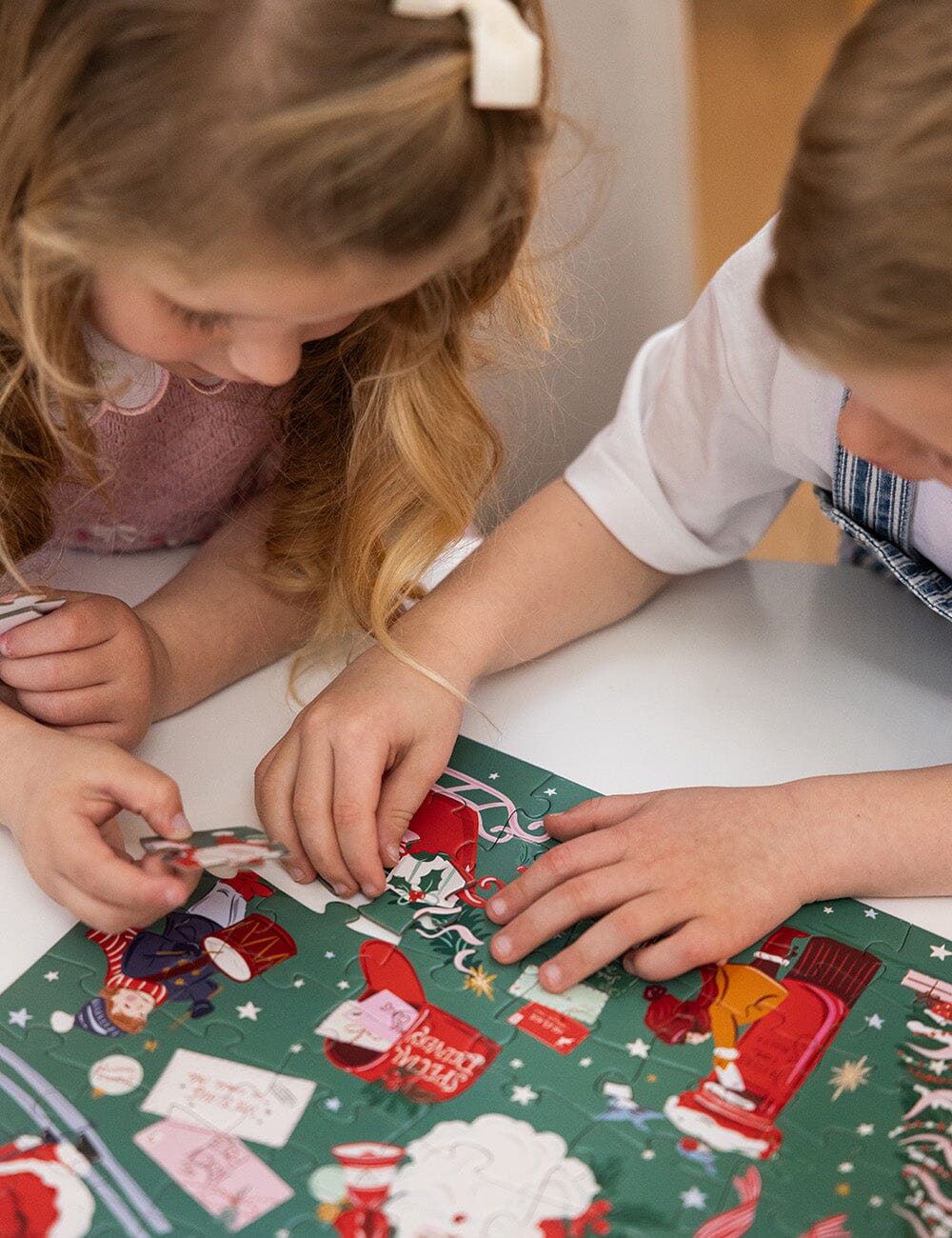 Christmas Santas 100 Piece Kids Puzzle