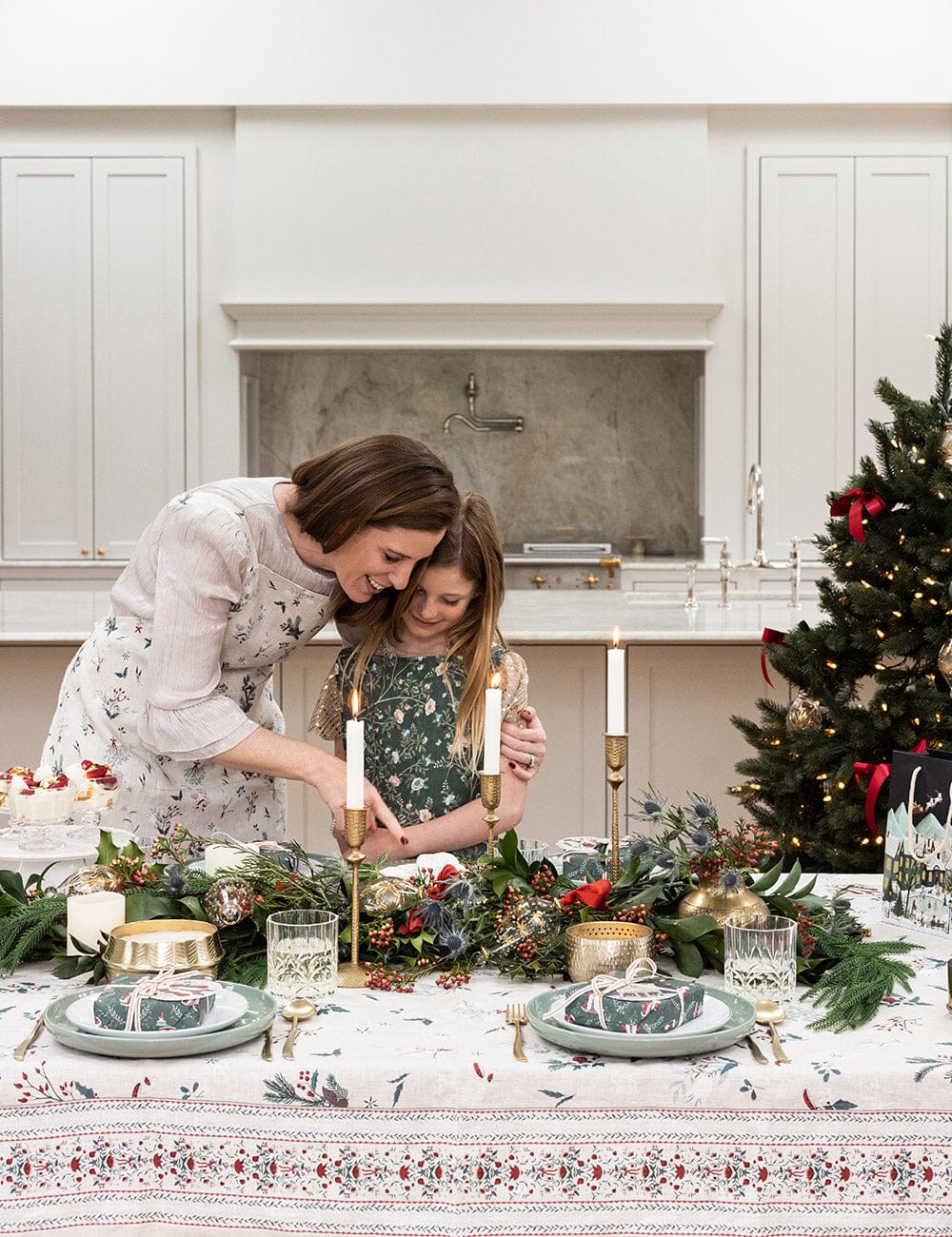 Heirloom Christmas Holly Linen Tablecloth