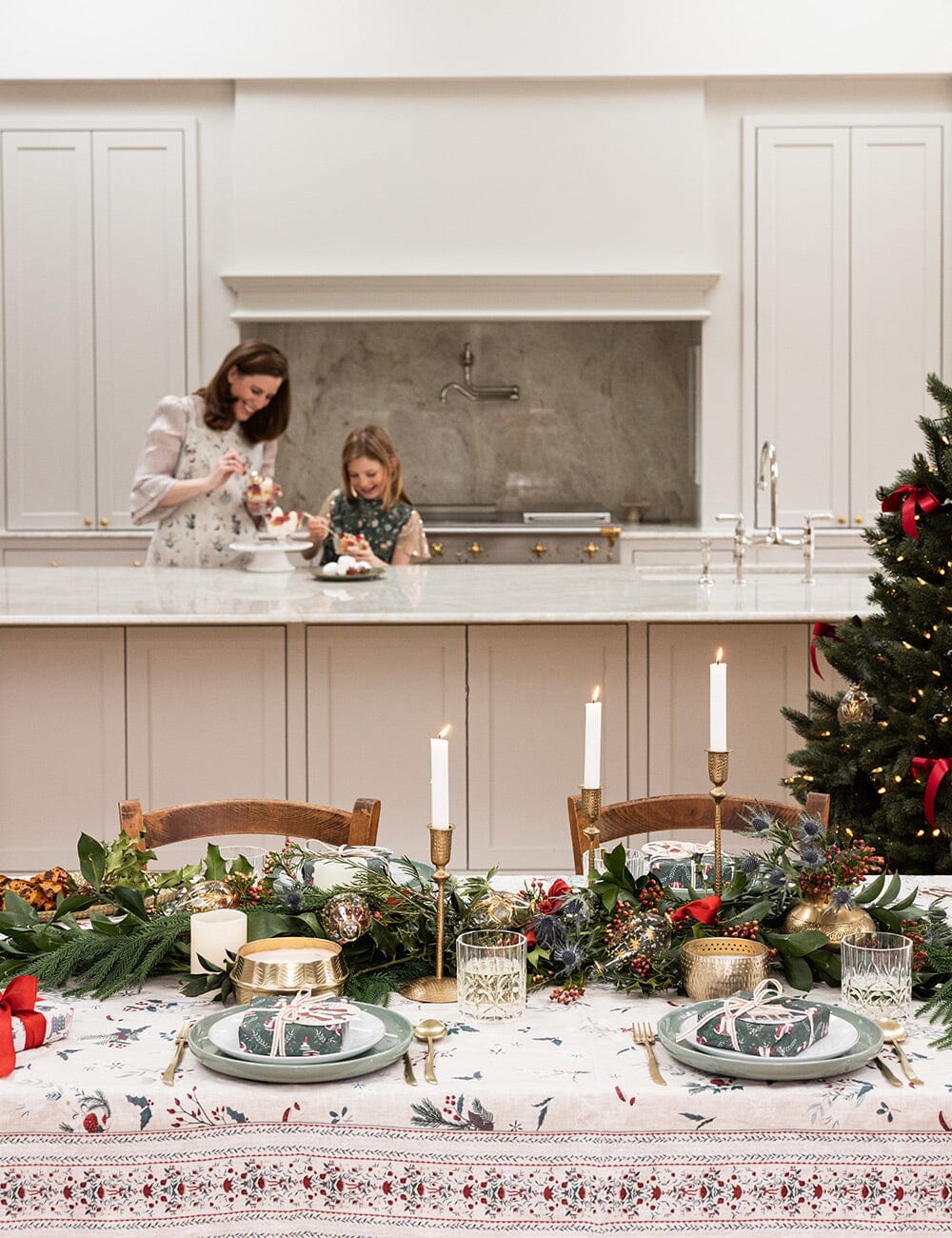 Heirloom Christmas Holly Linen Tablecloth