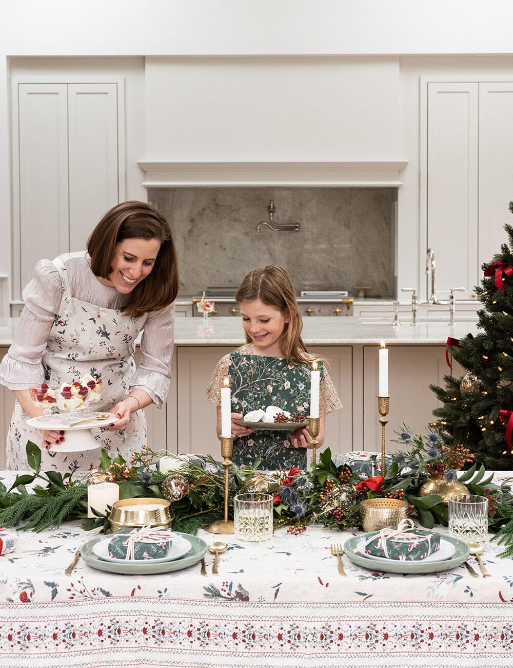 Heirloom Christmas Holly Linen Tablecloth