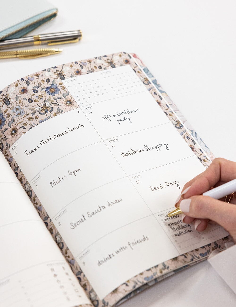 2027 Weekly Calendar Notebook
